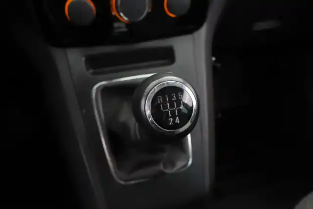 Ruskea (beige) Tila-auto, Opel Zafira – JIP-872