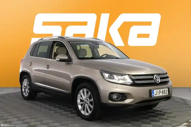 Beige Maastoauto, Volkswagen Tiguan – JIP-882