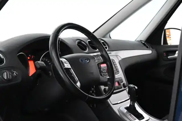 Sininen Tila-auto, Ford Galaxy – JIP-932