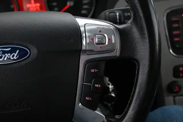 Sininen Tila-auto, Ford Galaxy – JIP-932