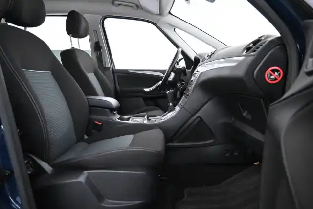 Sininen Tila-auto, Ford Galaxy – JIP-932