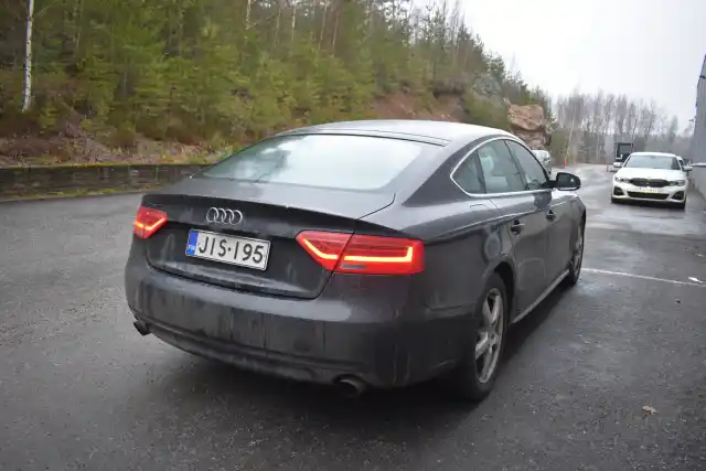 Musta Viistoperä, Audi A5 – JIS-195