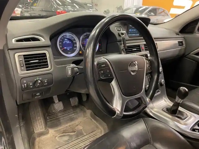 Musta Farmari, Volvo V70 – JIT-459