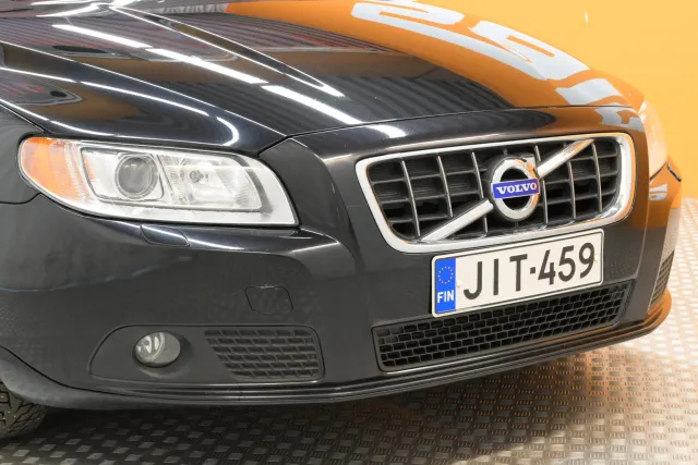 Musta Farmari, Volvo V70 – JIT-459