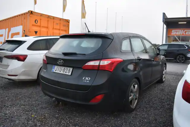 Musta Farmari, Hyundai I30 – JIU-828