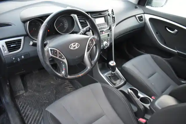 Musta Farmari, Hyundai I30 – JIU-828