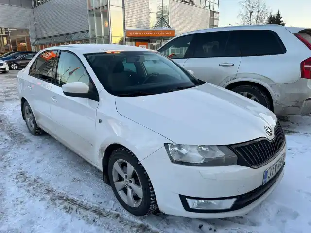 Valkoinen Viistoperä, Skoda Rapid – JIV-421