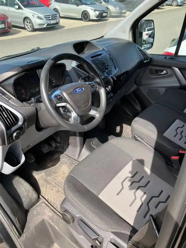 Musta Pakettiauto, FORD TRANSIT CUSTOM – JIY-679
