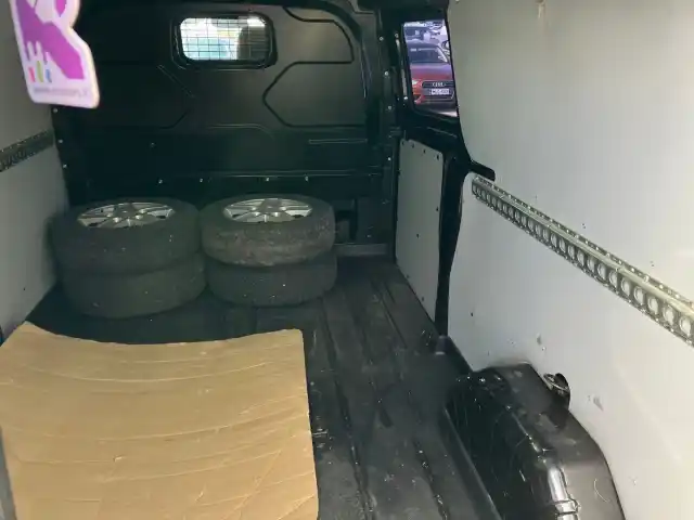 Musta Pakettiauto, FORD TRANSIT CUSTOM – JIY-679