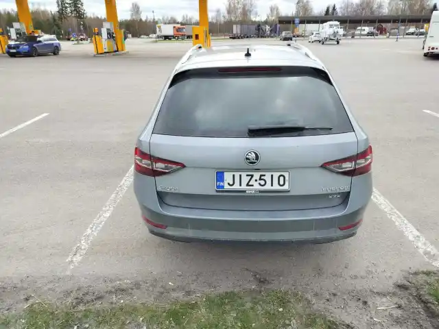 Harmaa Farmari, Skoda Superb – JIZ-510