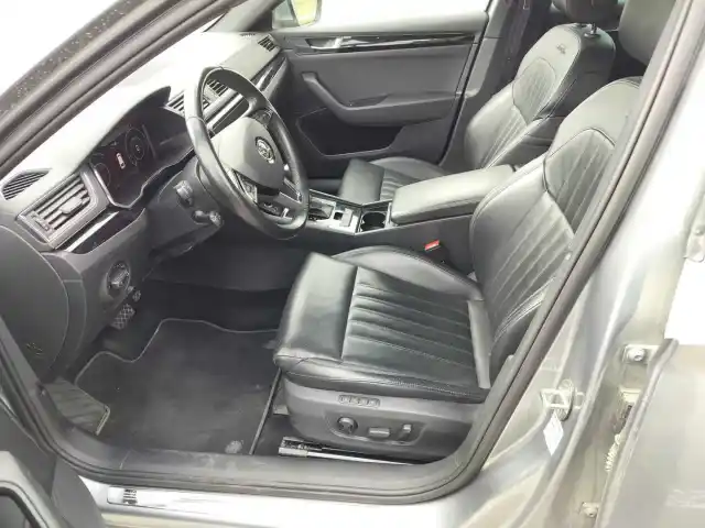 Harmaa Farmari, Skoda Superb – JIZ-510