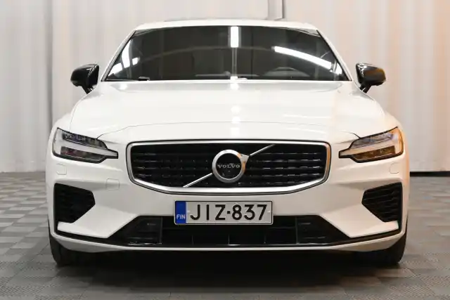 Valkoinen Sedan, Volvo S60 – JIZ-837