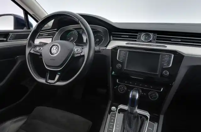 Sininen Farmari, Volkswagen Passat – JIZ-926
