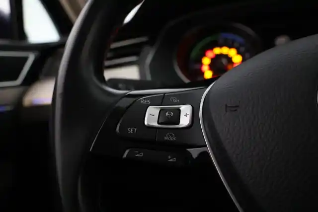 Sininen Farmari, Volkswagen Passat – JIZ-926