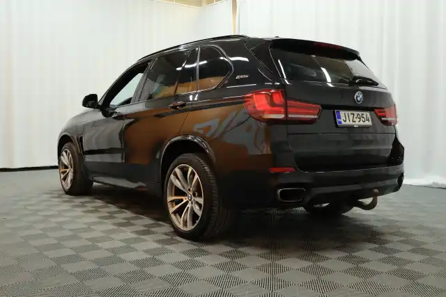 Musta Maastoauto, BMW X5 – JIZ-954