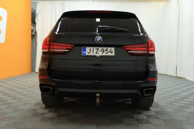 Musta Maastoauto, BMW X5 – JIZ-954