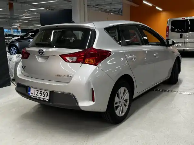 Harmaa Viistoperä, Toyota Auris – JIZ-969