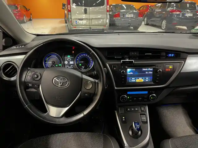 Harmaa Viistoperä, Toyota Auris – JIZ-969