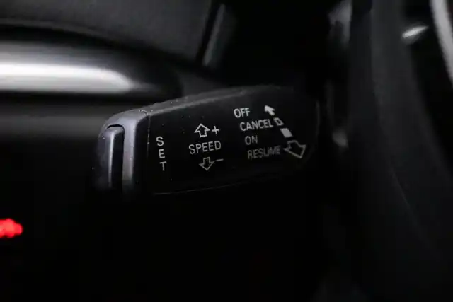 Punainen Sedan, Audi A3 – JJB-939