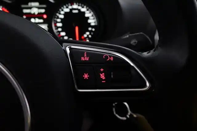 Punainen Sedan, Audi A3 – JJB-939