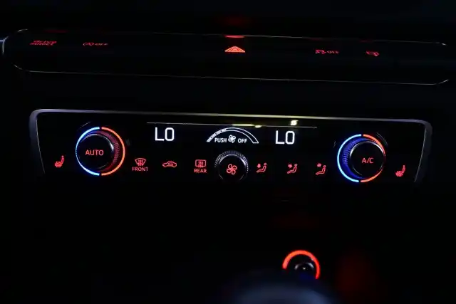 Punainen Sedan, Audi A3 – JJB-939