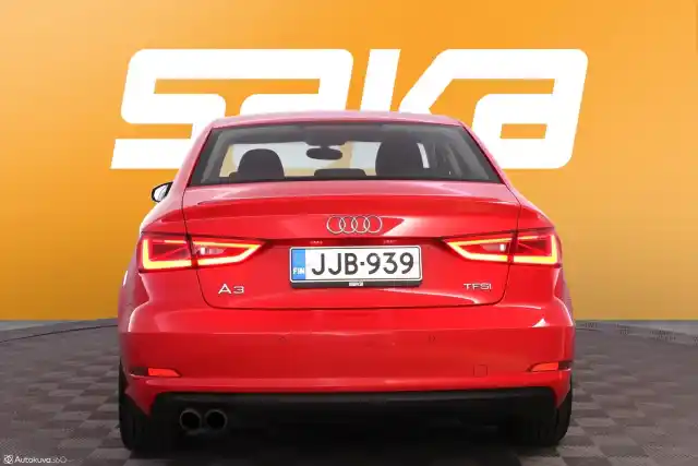 Punainen Sedan, Audi A3 – JJB-939