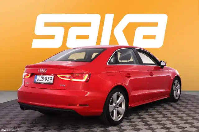 Punainen Sedan, Audi A3 – JJB-939