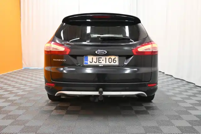 Musta Farmari, Ford Mondeo – JJE-106