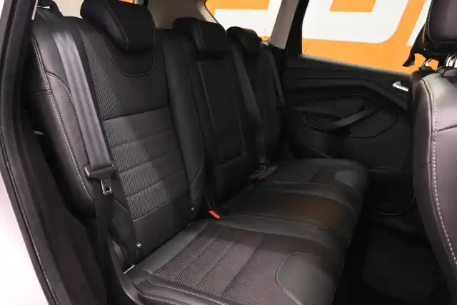 Harmaa Maastoauto, Ford Kuga – JJE-142