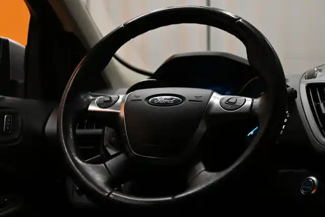 Harmaa Maastoauto, Ford Kuga – JJE-142