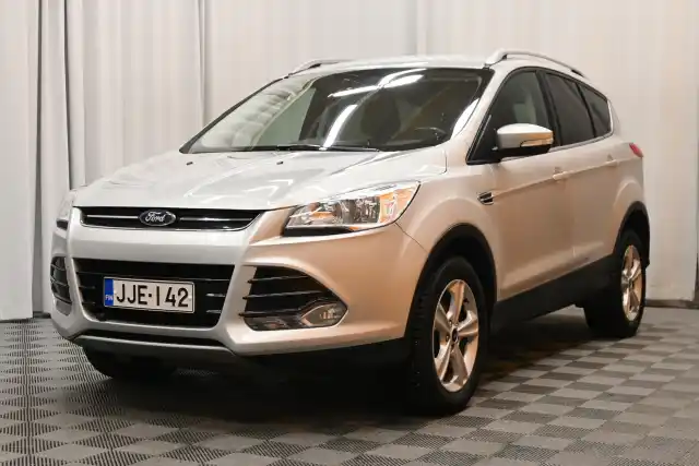 Harmaa Maastoauto, Ford Kuga – JJE-142