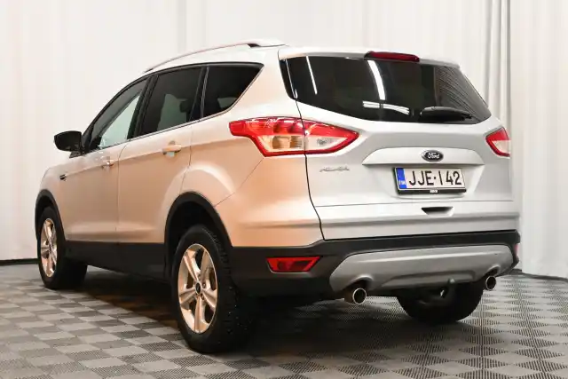 Harmaa Maastoauto, Ford Kuga – JJE-142