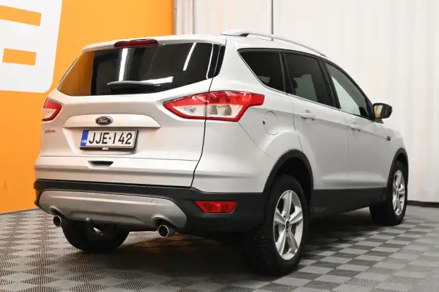 Harmaa Maastoauto, Ford Kuga – JJE-142