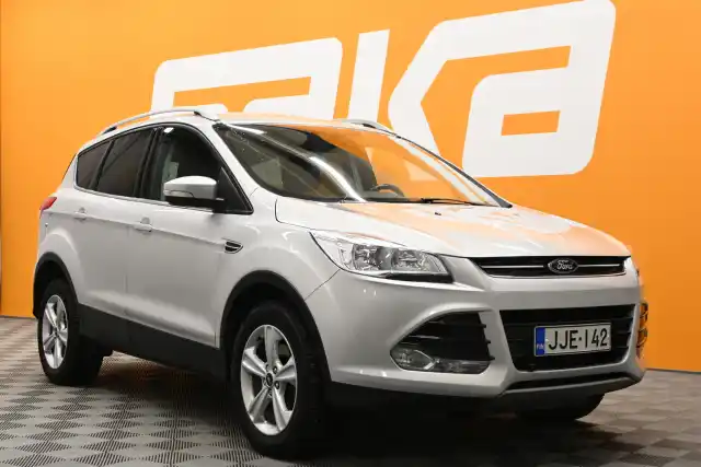 Harmaa Maastoauto, Ford Kuga – JJE-142