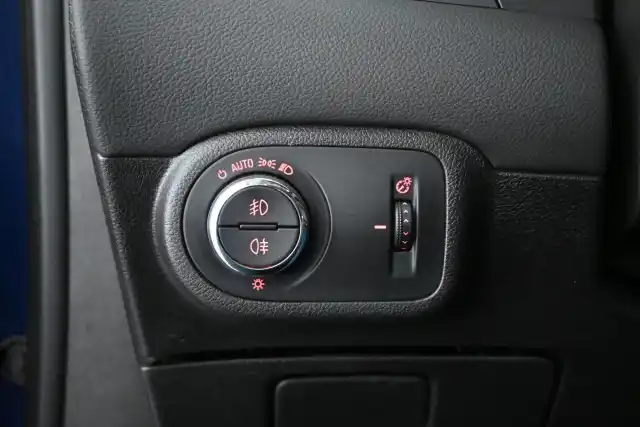 Sininen Tila-auto, Opel Zafira Tourer – JJE-203
