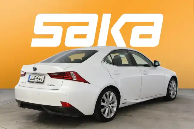 Valkoinen Sedan, Lexus IS – JJE-641