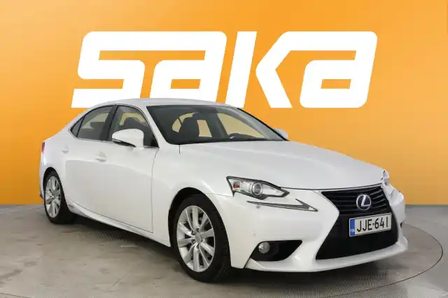 Valkoinen Sedan, Lexus IS – JJE-641