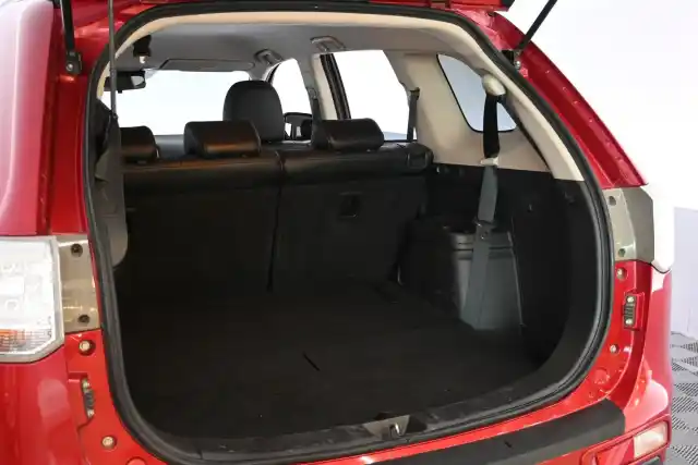 Punainen Maastoauto, Mitsubishi Outlander – JJF-127