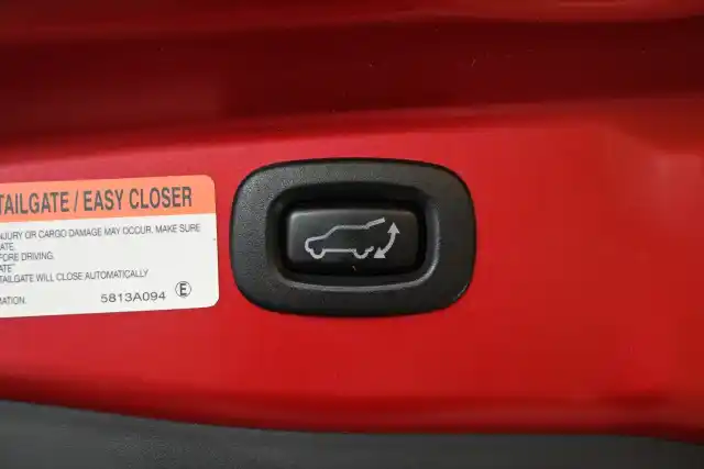 Punainen Maastoauto, Mitsubishi Outlander – JJF-127