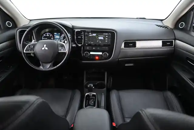 Punainen Maastoauto, Mitsubishi Outlander – JJF-127