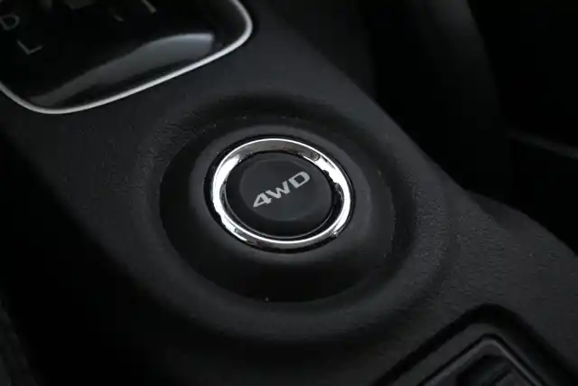 Punainen Maastoauto, Mitsubishi Outlander – JJF-127