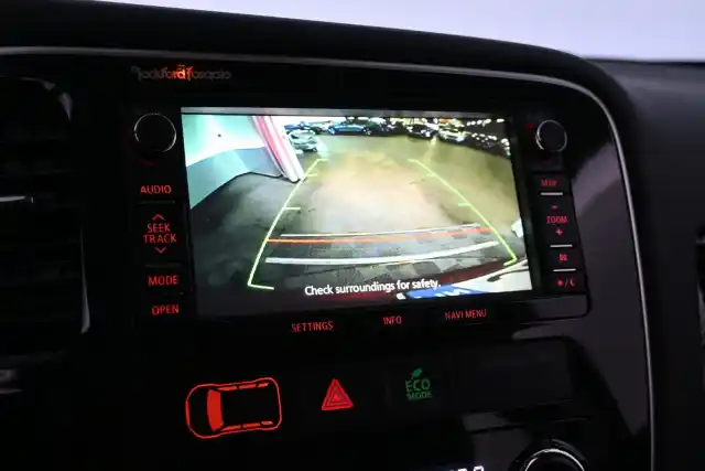 Punainen Maastoauto, Mitsubishi Outlander – JJF-127