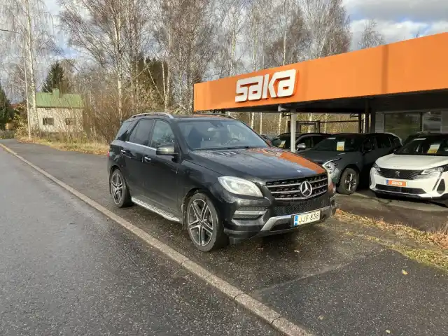 Musta Maastoauto, Mercedes-Benz ML – JJF-838