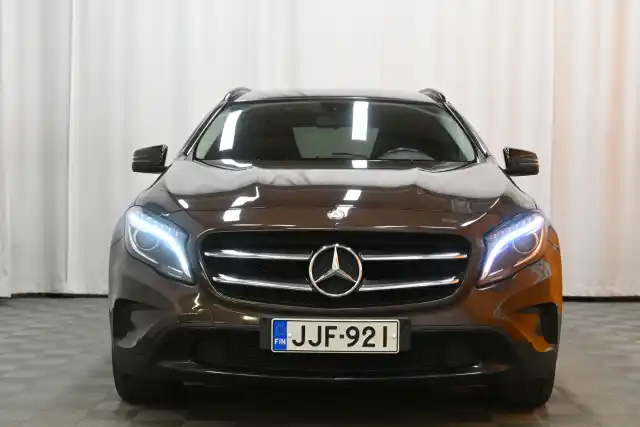 Ruskea Maastoauto, Mercedes-Benz GLA – JJF-921