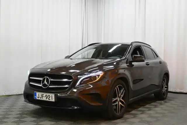 Ruskea Maastoauto, Mercedes-Benz GLA – JJF-921