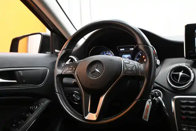 Ruskea Maastoauto, Mercedes-Benz GLA – JJF-921