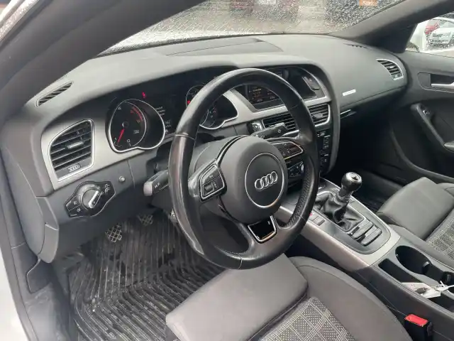 Valkoinen Viistoperä, Audi A5 – JJG-417