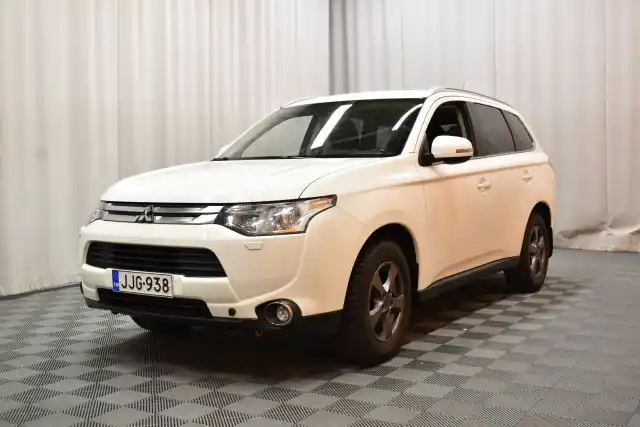 Valkoinen Maastoauto, Mitsubishi Outlander – JJG-938