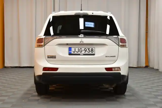 Valkoinen Maastoauto, Mitsubishi Outlander – JJG-938