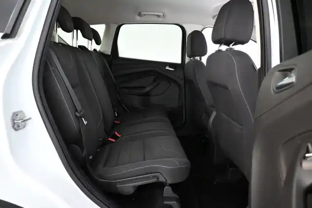 Valkoinen Maastoauto, Ford Kuga – JJH-426